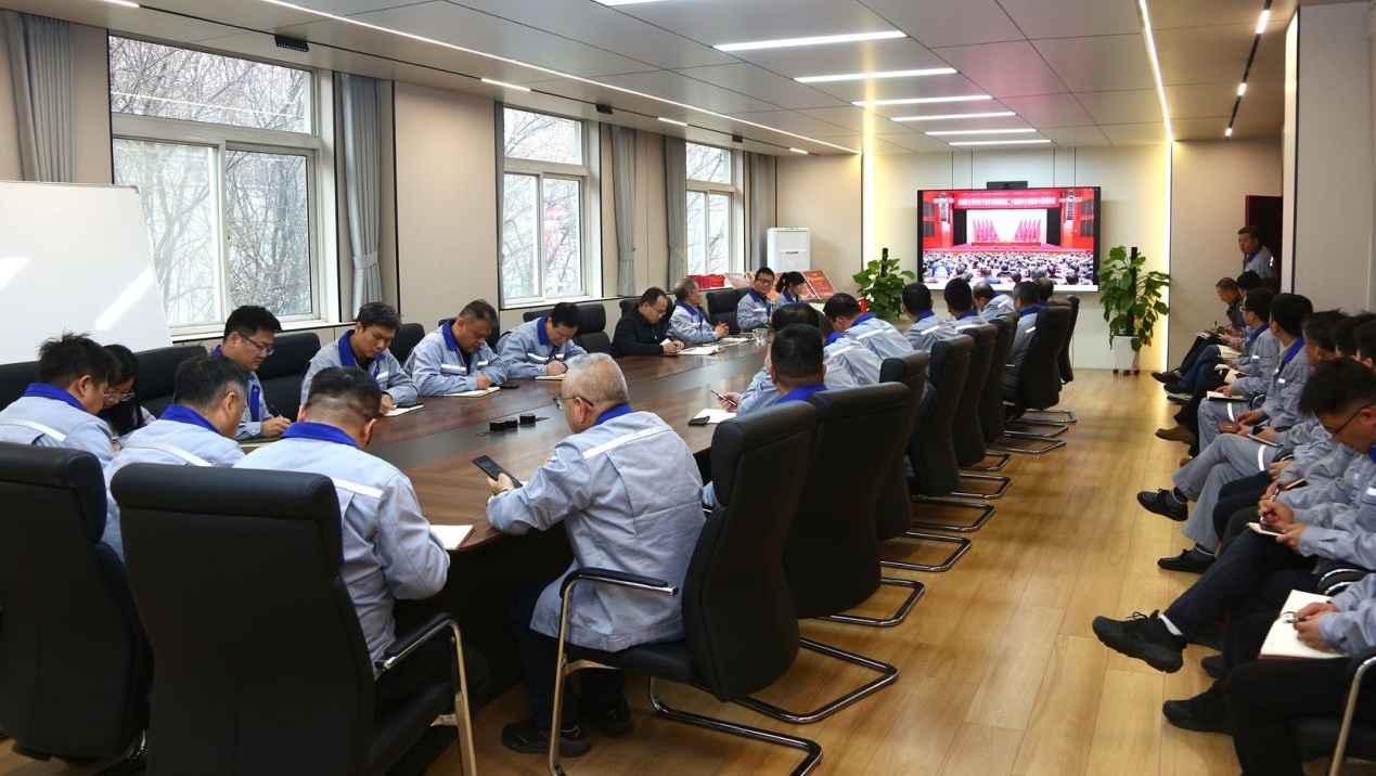 公司授牌表彰党员示范岗和责任区 党委书记李征讲党课《学习二十届四中全会精神 以高质量党建引领国企改革发展新征程》